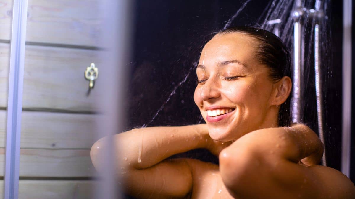 les plombiers sont formels voici pourquoi il ne faut pas utiliser la douche et la machine à laver simultanément