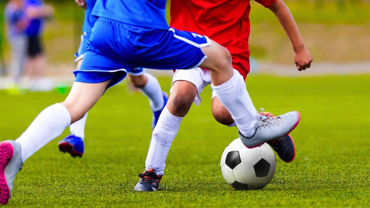 abandonne a la naissance il devient star du football aujourdhui millionnaire ses parents lui reclament de largent 2