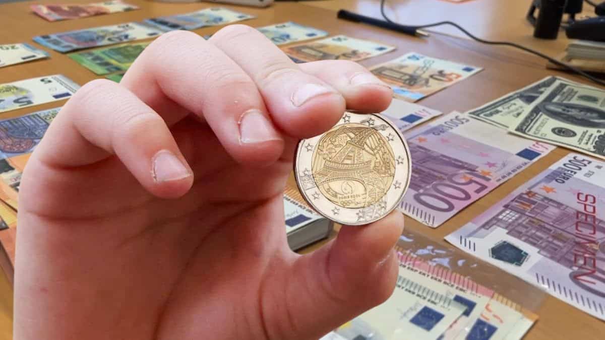les pieces de 2 euros des jo distribuees aux ecoliers se revendent elles vraiment a prix dor 1