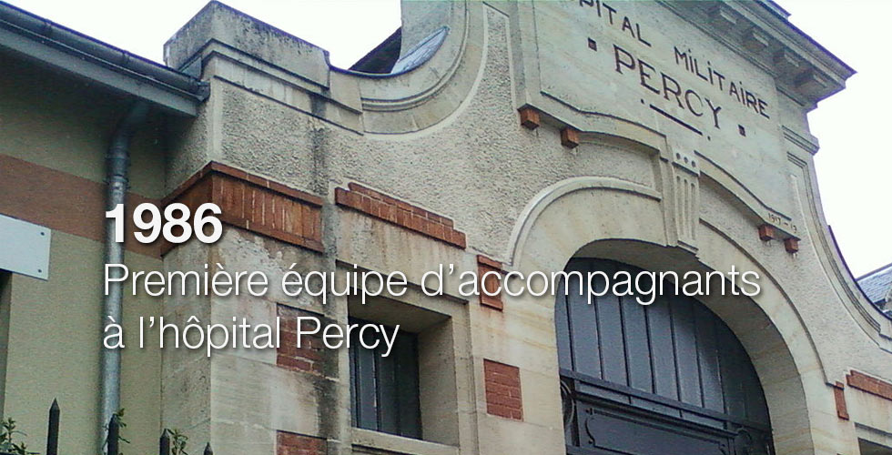 1986 : Première équipe d'accompagnants bénévoles à l'Hôpital Percy 1986 : Première équipe d'accompagnants bénévoles à l'Hôpital Percy
